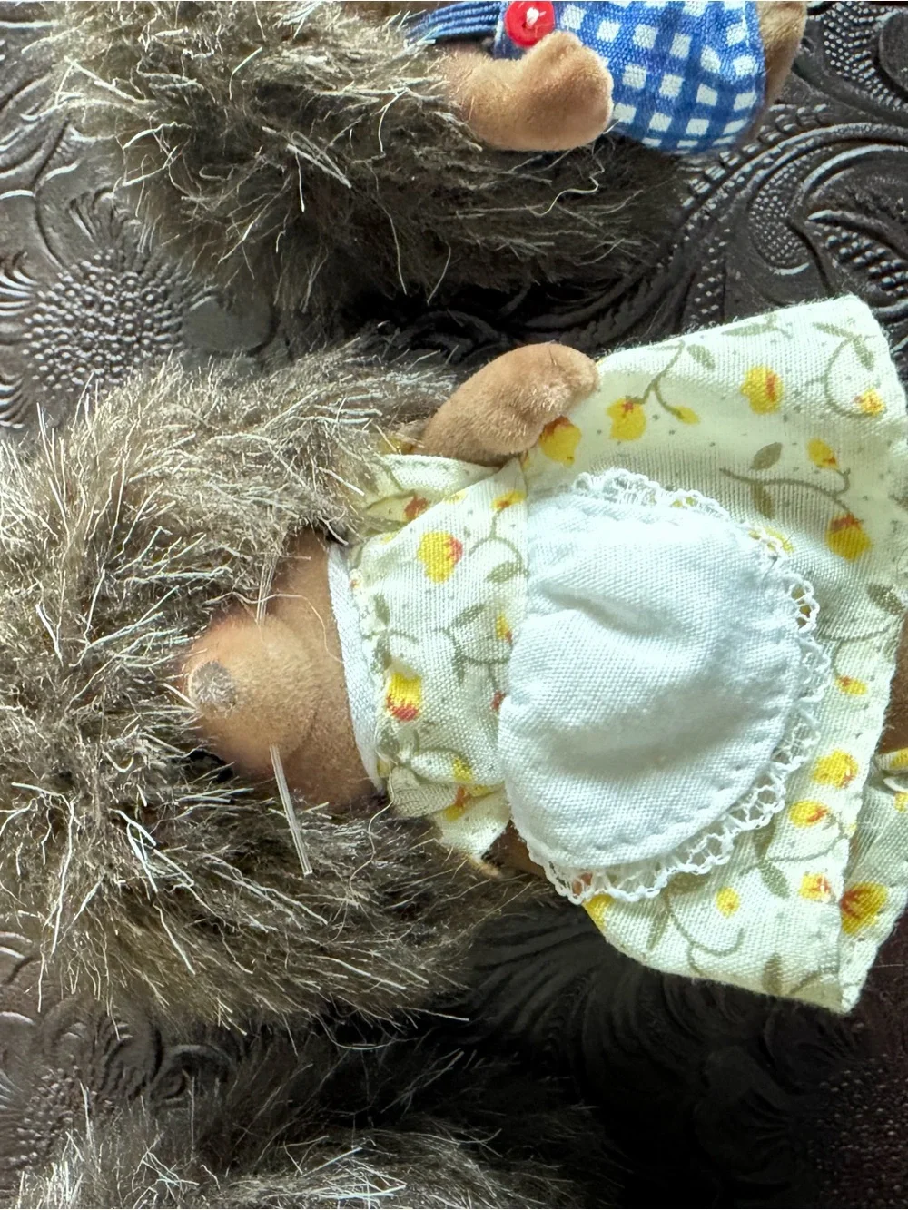 Pickleweeds Hedgehog - Calico Critters family of four in outfits